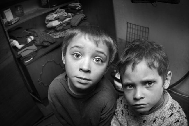 Бедное детство обременяет мозг. Фото.