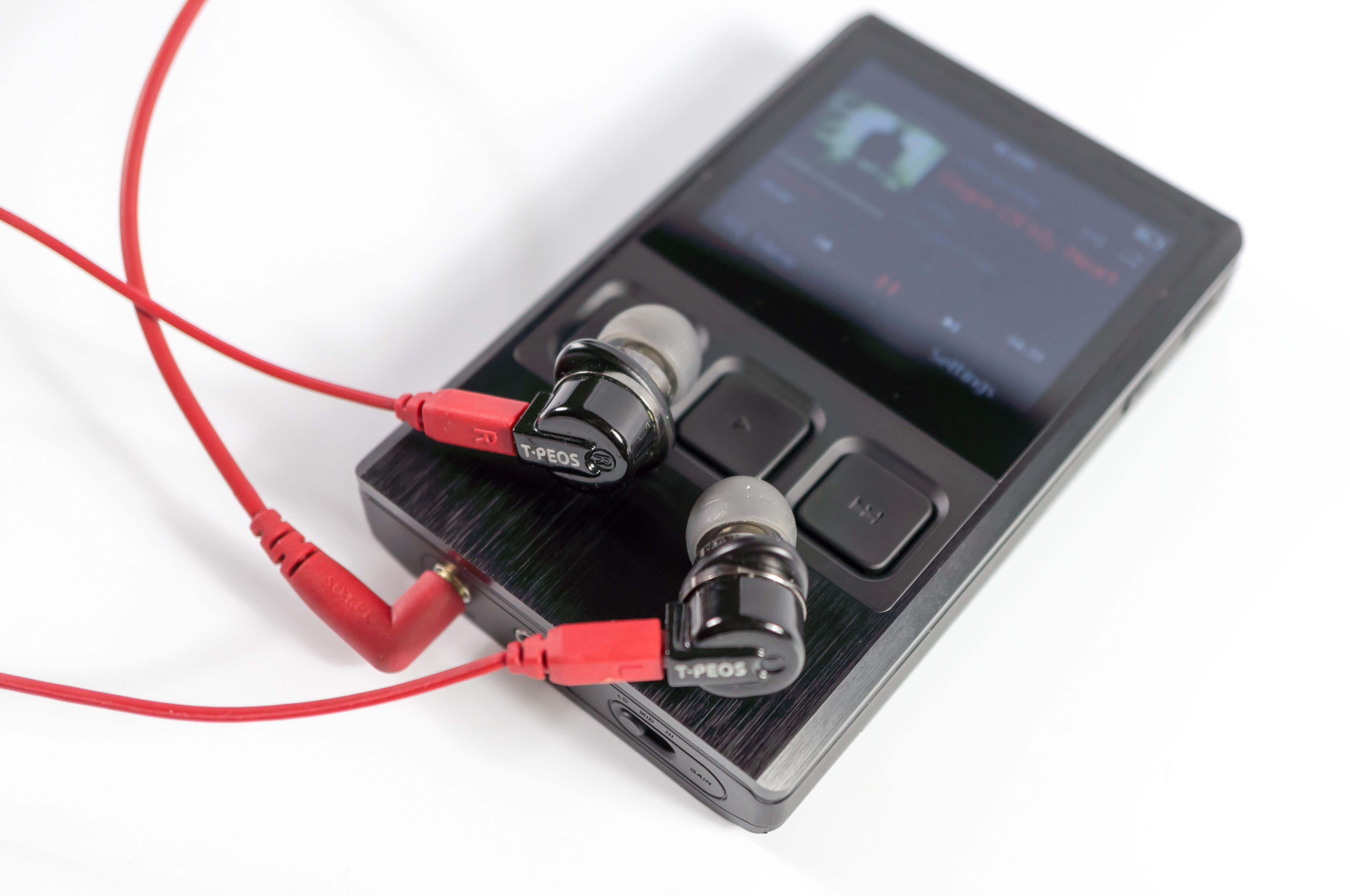 С наушниками T-PEOS H-200