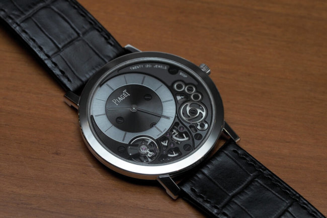 Представлены самые тонкие механические часы в мире. Фото.