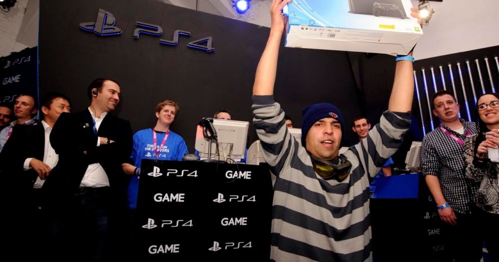 Начались продажи Playstation 4 в Европе - Hi-News.ru