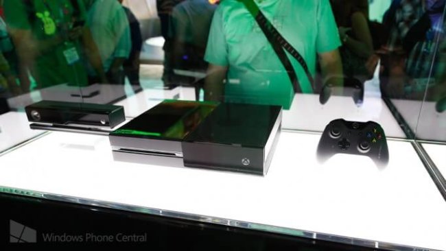 В «черную пятницу» Xbox One продавалась лучше PlayStation 4. Фото.