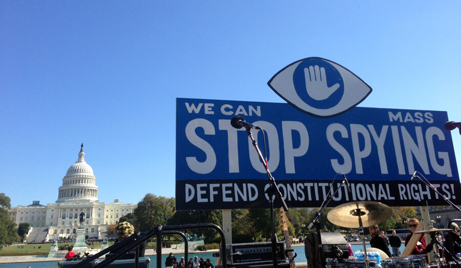 Интернет-гиганты призывают власти сделать слежку в сети прозрачной