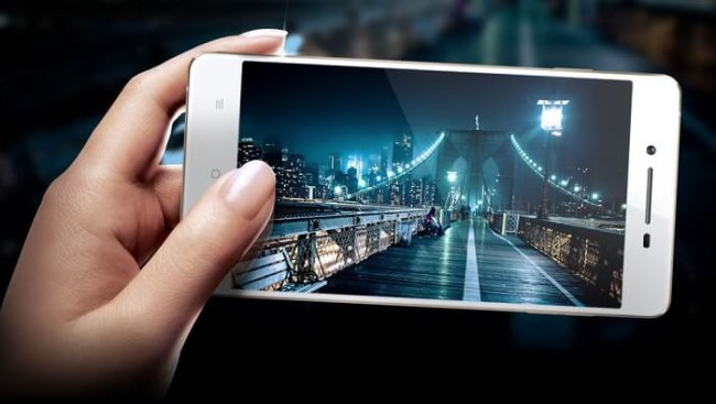 Смартфон Oppo R1: крепкий середнячок с 5-дюймовым IPS-дисплеем. Фото.
