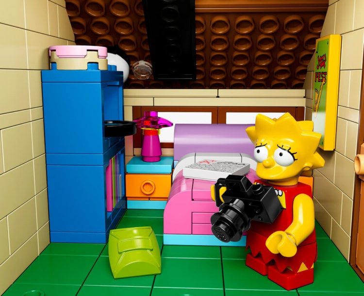 The-Simpsons-House-LEGO-13