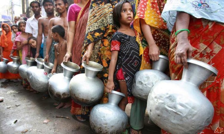 Очередь за питьевой водой в Бангладеше