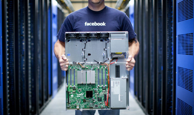 Facebook будет хранить данные пользователей на Blu-ray дисках. Фото.