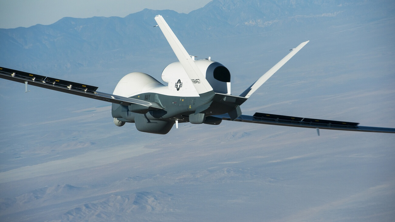 Самый большой беспилотник MQ-4C Triton