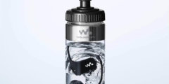 Sony продаёт водонепроницаемый Walkman в бутылках с водой. Фото.