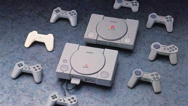Поздние прототипы первой PlayStation и игровых контроллеров