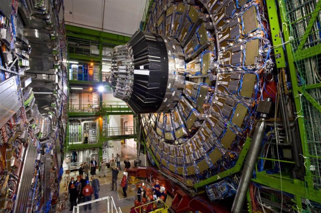 Ученые планируют создать увеличенную версию большого адронного коллайдера. Фото.