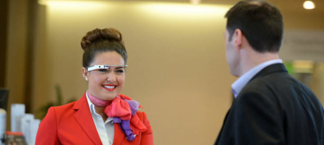 Google Glass будут использовать в аэропорту для регистрации пассажиров. Фото.