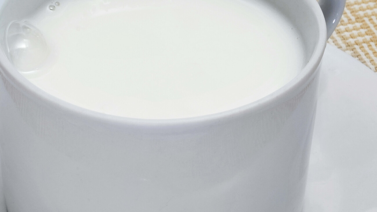 Чашка молока