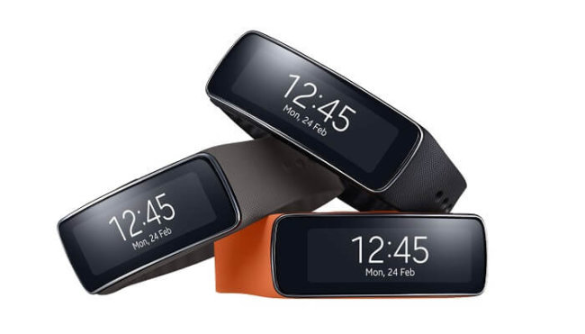 Стала известна цена на умные часы Samsung Gear 2 и браслет Gear Fit. Фото.
