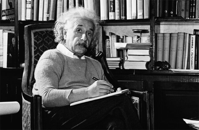 Обнаружена утерянная рукопись Эйнштейна с альтернативной теорией появления Вселенной. Фото.