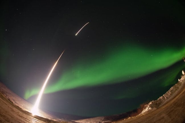 NASA запустило геофизическую ракету в самое сердце полярного сияния. Фото.