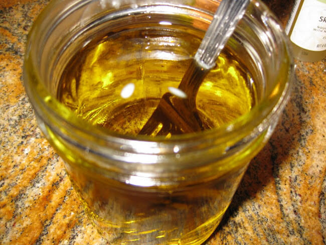 Масло лет. Химические масла. Если на восковой лист добавить аромамасло. Как выглядит остывший раствор льняного масла с пчелиным воском ?.