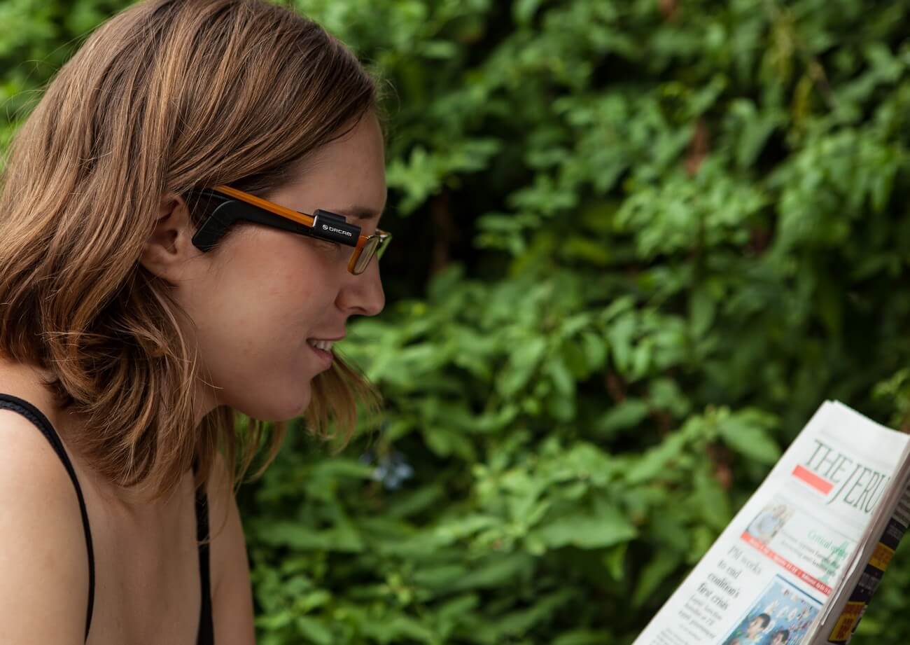 Устройство OrCam поможет увидеть слепым