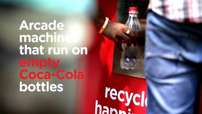 #видео дня | Аркадный автомат, принимающий вместо монет пустые пластиковые бутылки. Фото.