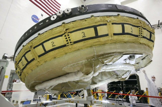 NASA разработала надувную систему торможения для посадки на Марс. Фото.