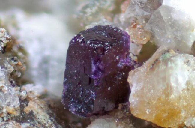 Уникальные кристаллы: найден совершенно новый минерал. Фото.
