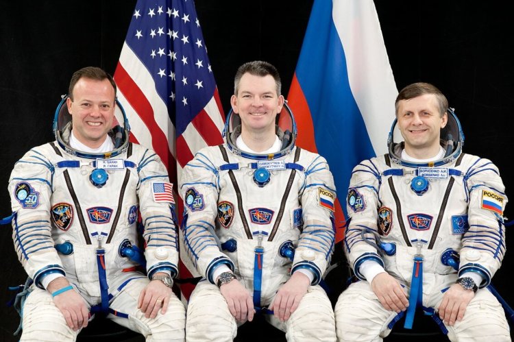 Российские космонавты и их американский коллега