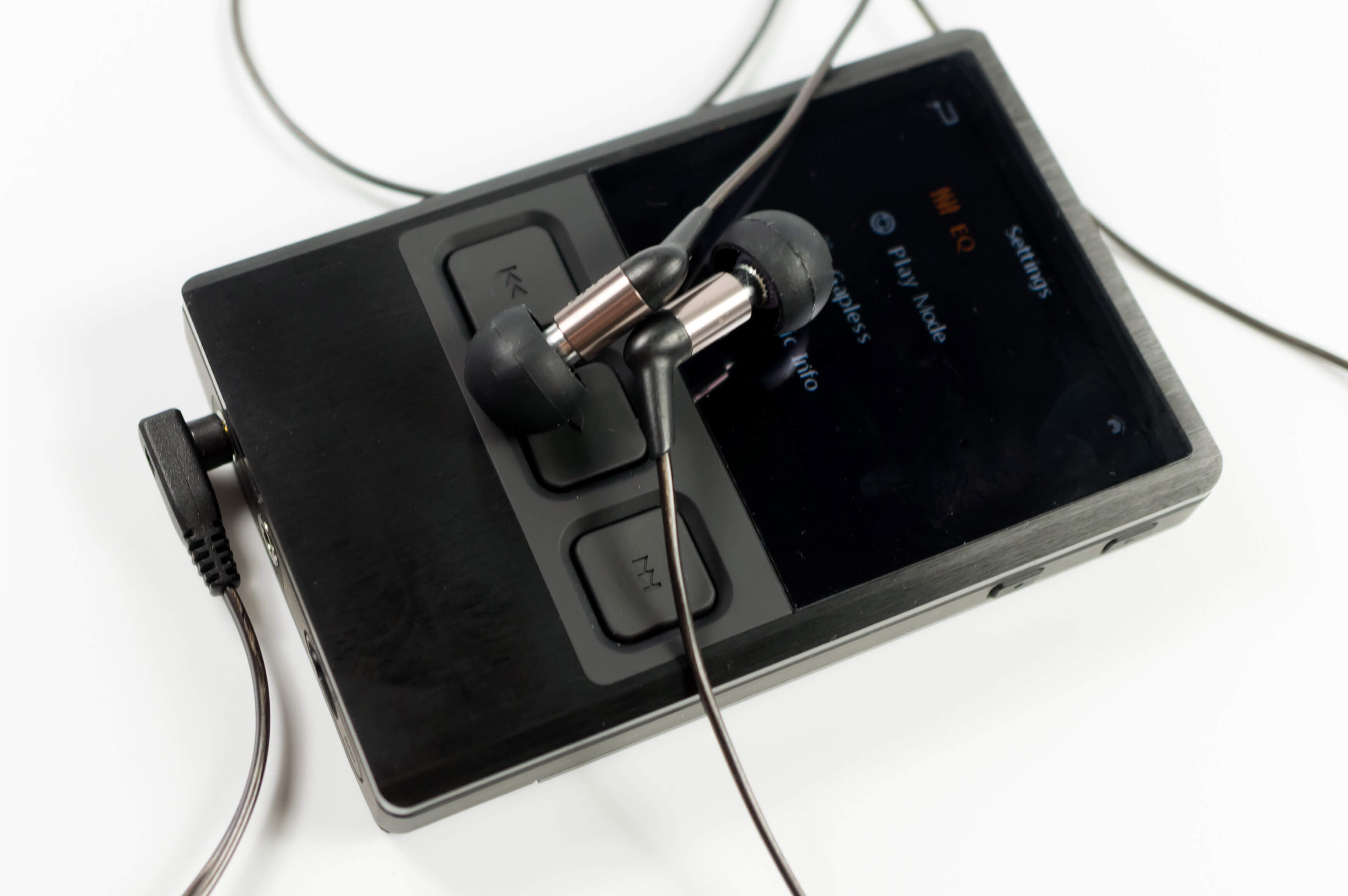 С наушниками С наушниками