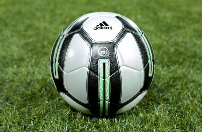 Умный мяч Adidas поступил в продажу. Фото.