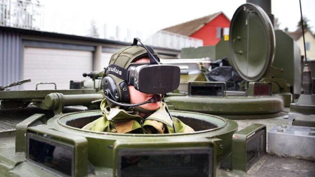 Военные управляют танком с помощью Oculus Rift. Фото.