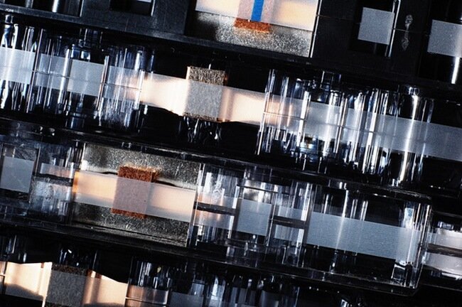 Sony создала магнитную ленту данных объемом 185 ТБ. Фото.