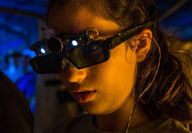 Ученые создали умные очки для незрячих людей. Фото.