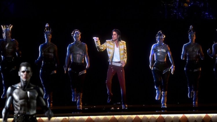 Майкл Джексон выступил перед зрителями в виде голограммы
