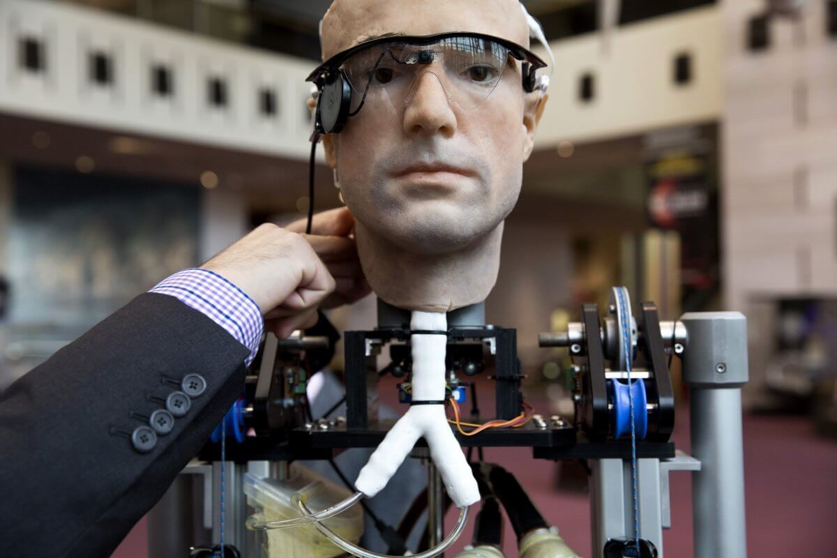 Технологии искусственного интеллекта и робототехники. Робот Фрэнк биоробот. Фрэнк — первый биоробот. Робот человек. Реалистичные роботы.