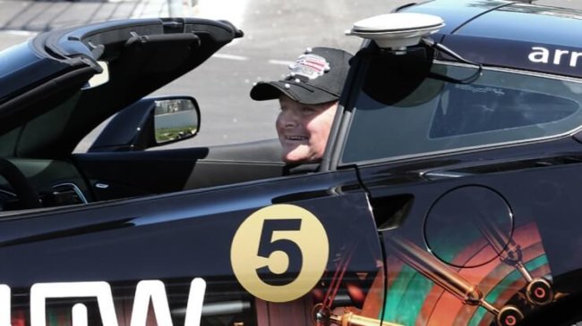 Благодаря технологиям парализованный гонщик примет участие в Indy 500. Фото.