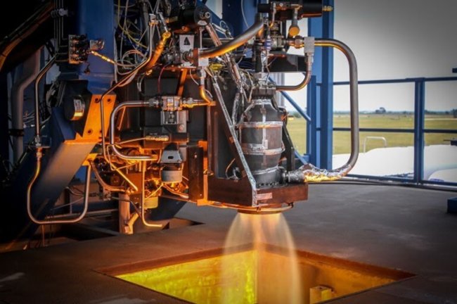 SpaceX провела первые испытания нового ракетного двигателя SuperDraco. Фото.