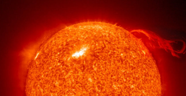 Ученые наконец-то узнали настоящий размер солнечной короны. Фото.