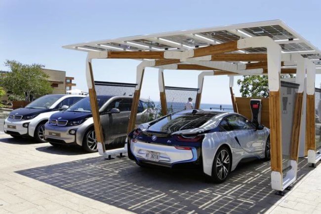 Tesla и BMW обсуждают вопрос унификации зарядных станций. Фото.