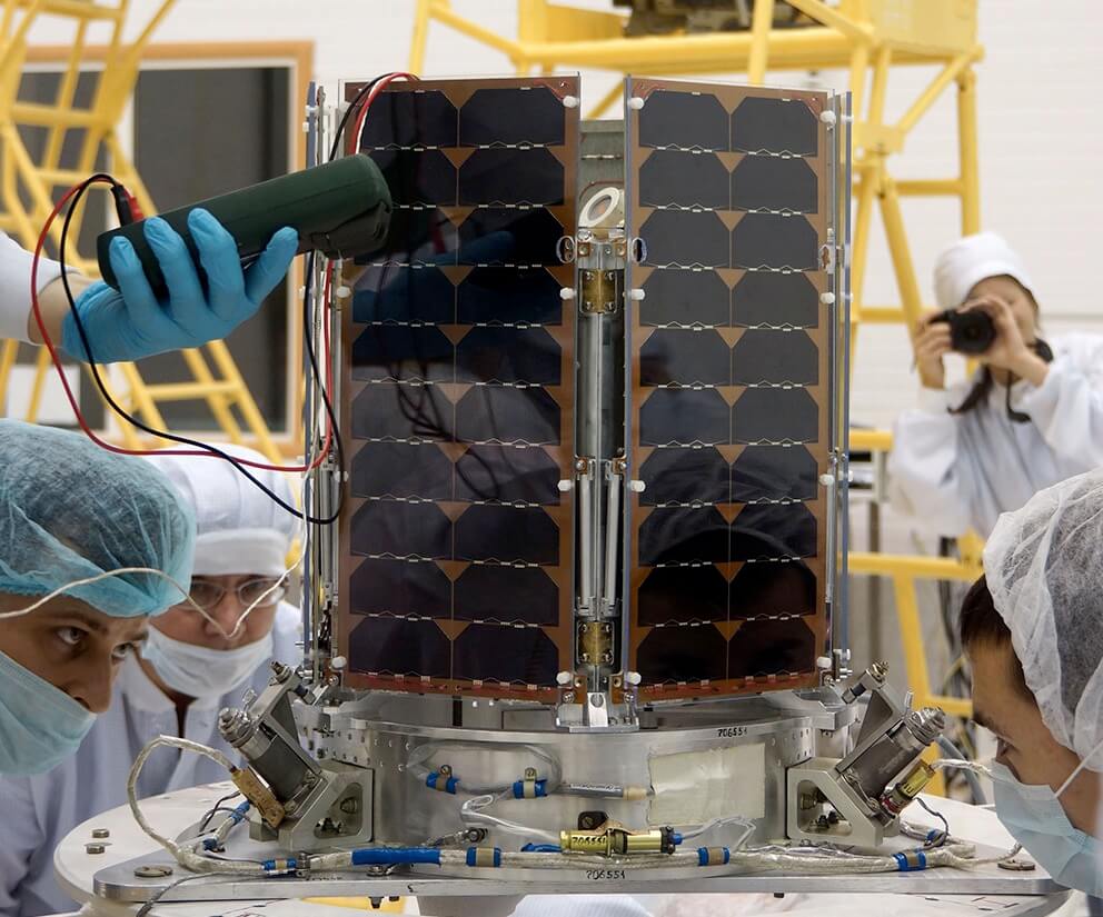 Создаем спутник