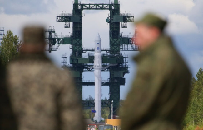 Россия успешно запустила ракету-носитель «Ангара». Фото.