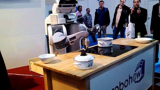 Проект RoboHow позволит роботам получать информацию из Интернета. Фото.