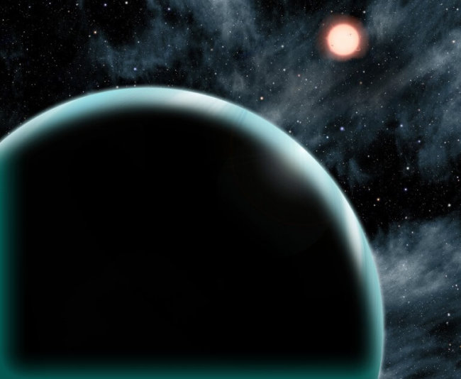 Астрономы нашли очень необычную экзопланету с годовым циклом в 704 дня. Фото.