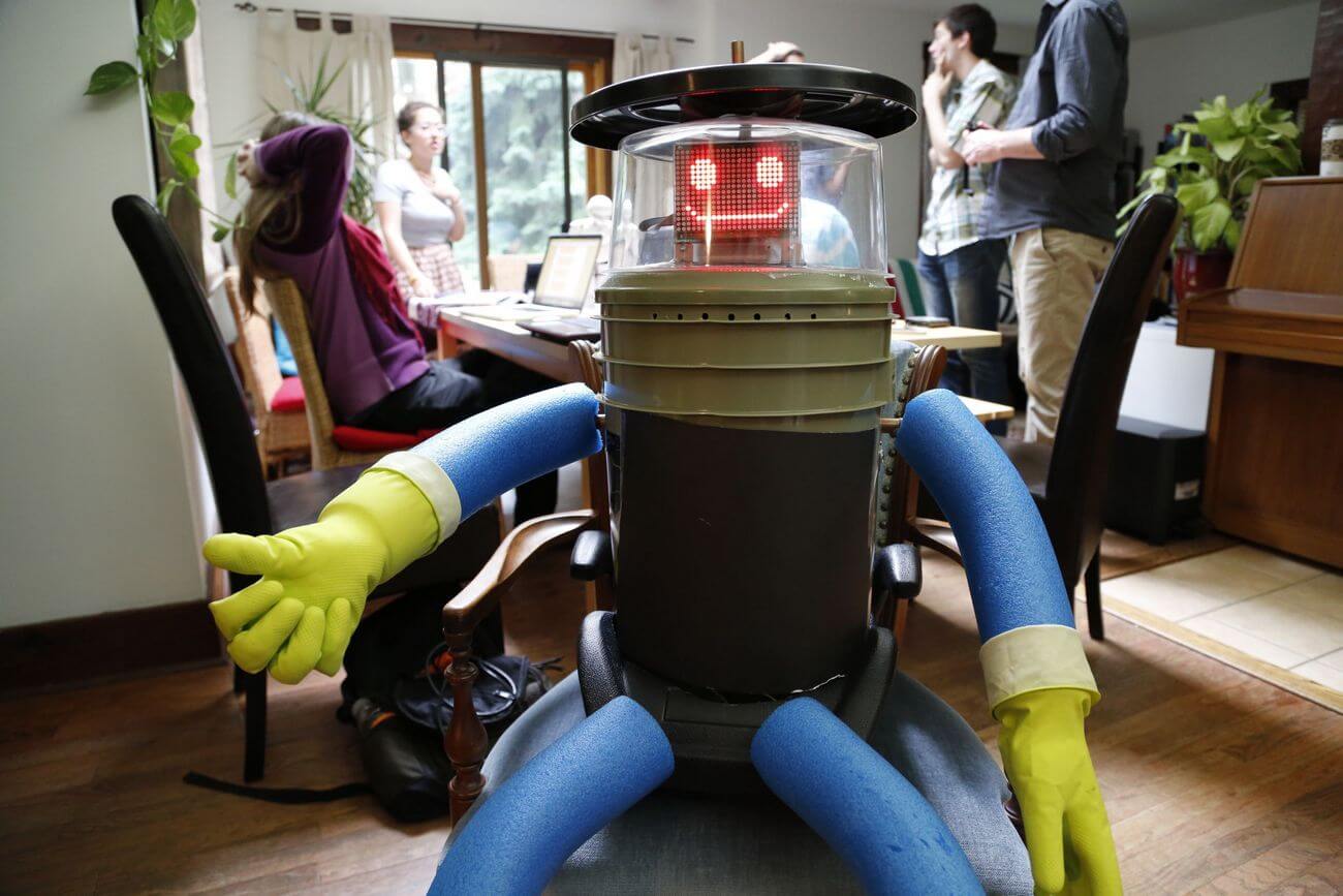 Робот hitchBOT завершил свое путешествие по Канаде