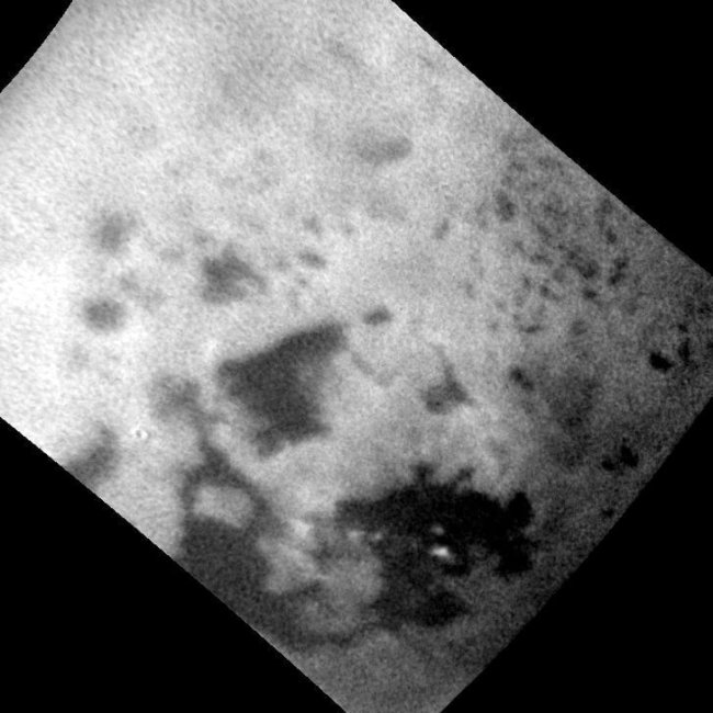 «Кассини» зафиксировал приближение лета на ледяном Титане. Фото.