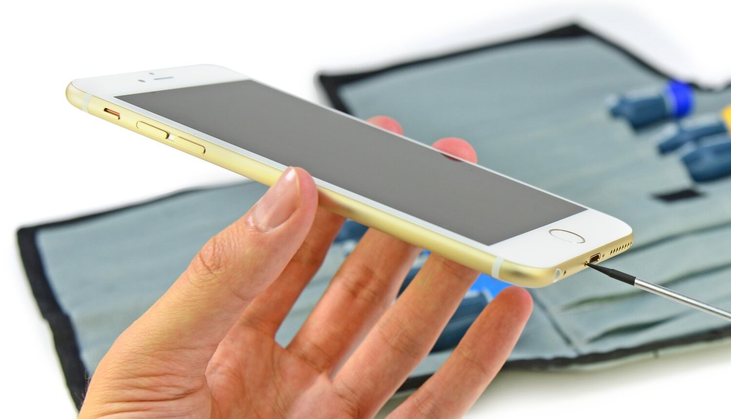 Специалисты портала iFixit добрались до нового iPhone 6 Plus