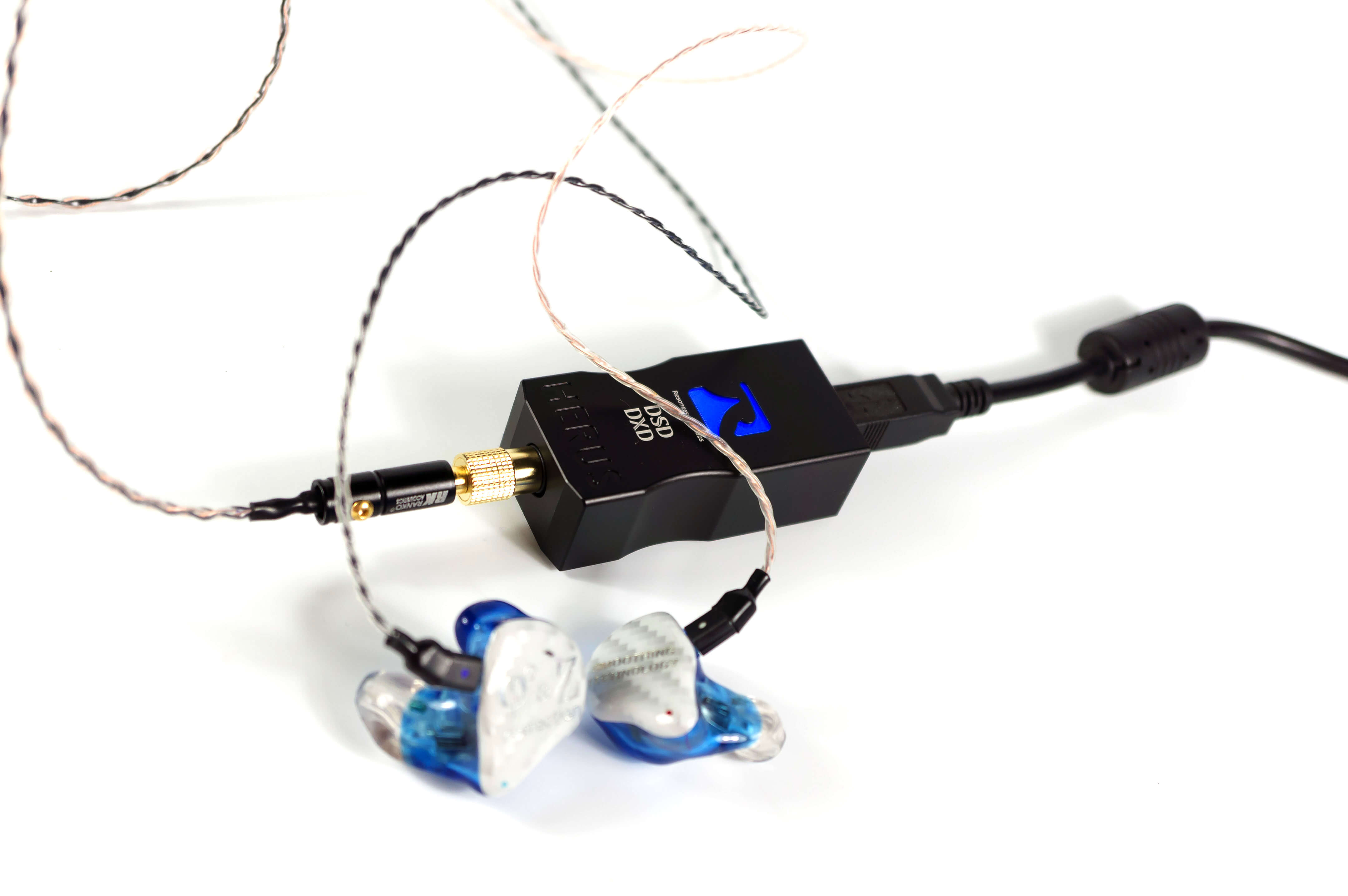 С наушниками 3