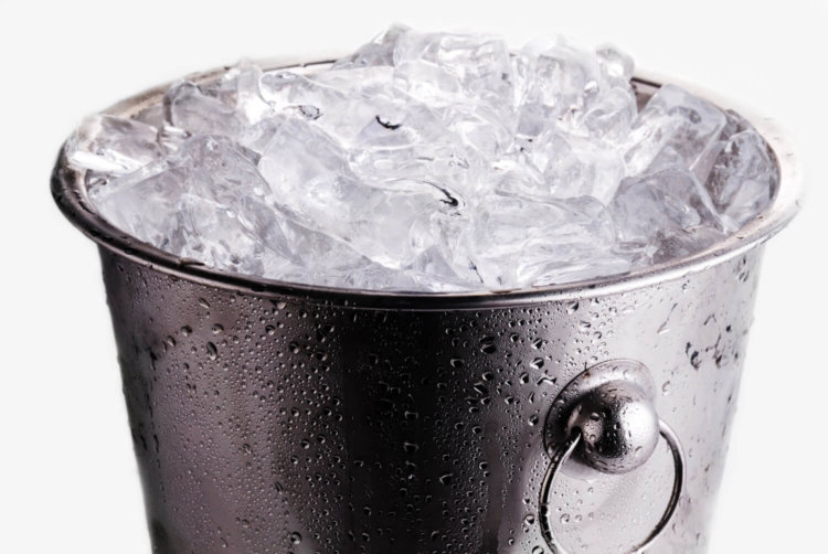 В рамках кампании Ice Bucket Challenge химик облил себя жидким азотом