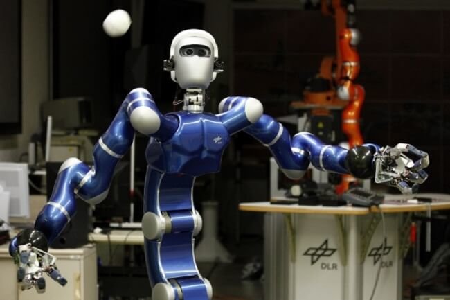 10 вещей, которым сложно научить роботов. Фото.