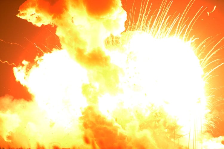 Взрыв ракеты "Антарес"
