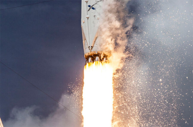 В декабре SpaceX предпримет попытку посадить Falcon 9 на плавающую платформу. Фото.