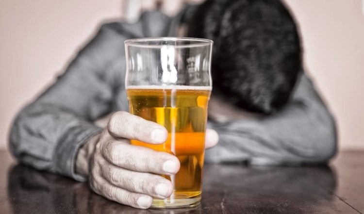 Таблетки для лечения алкоголизма стали доступны жителям Великобритании