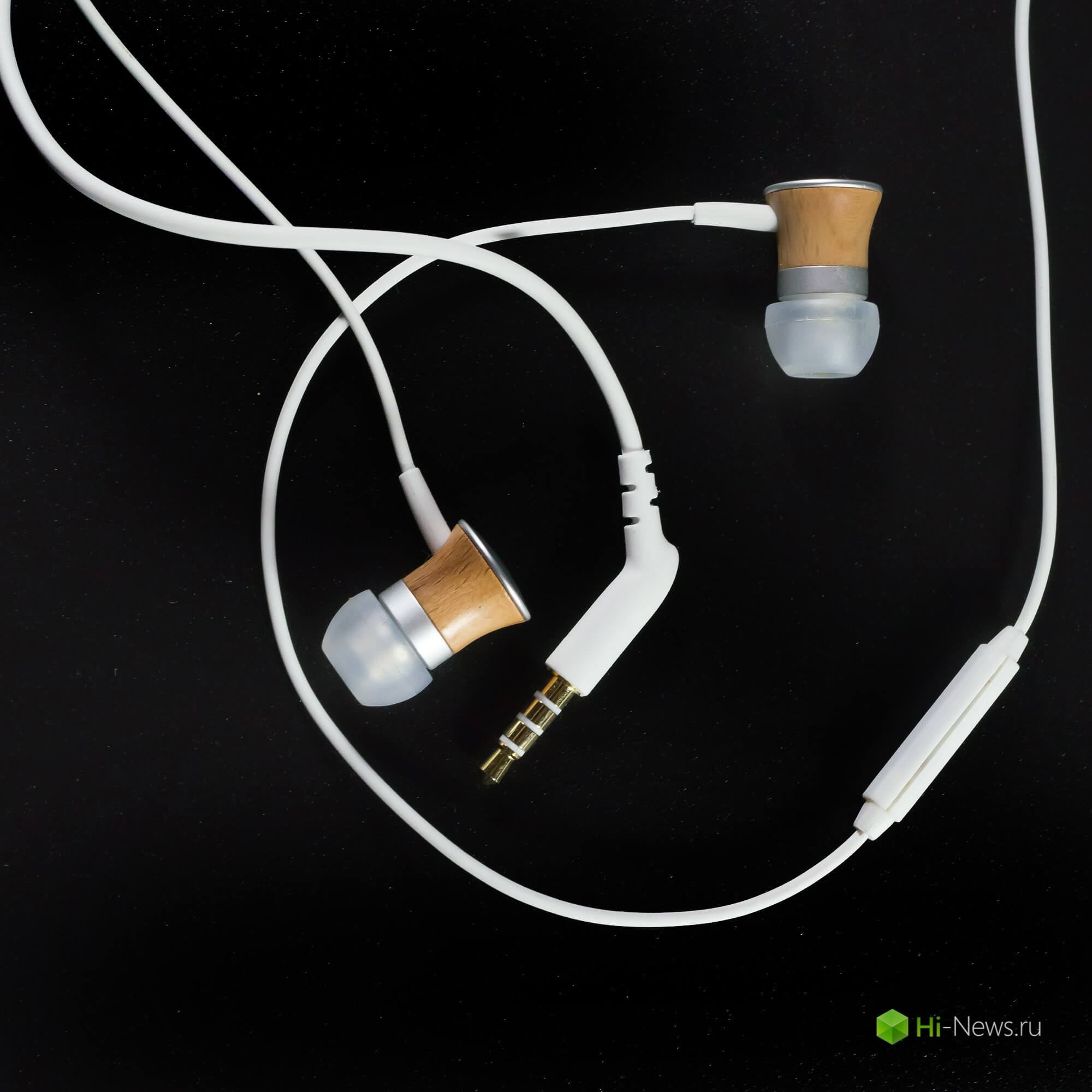 Кабель и микрофон
